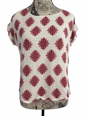 Pink Republic White Short-Sleeve Top with Pink Medallion Print Size M